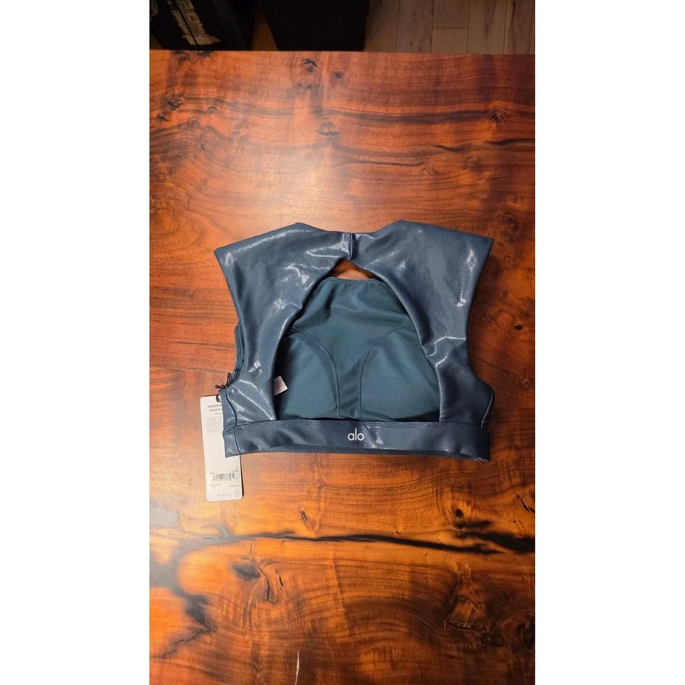 Alo Yoga Super Shine Flash Bra Emerald Green Metallic Shoulder Pads Streetwear